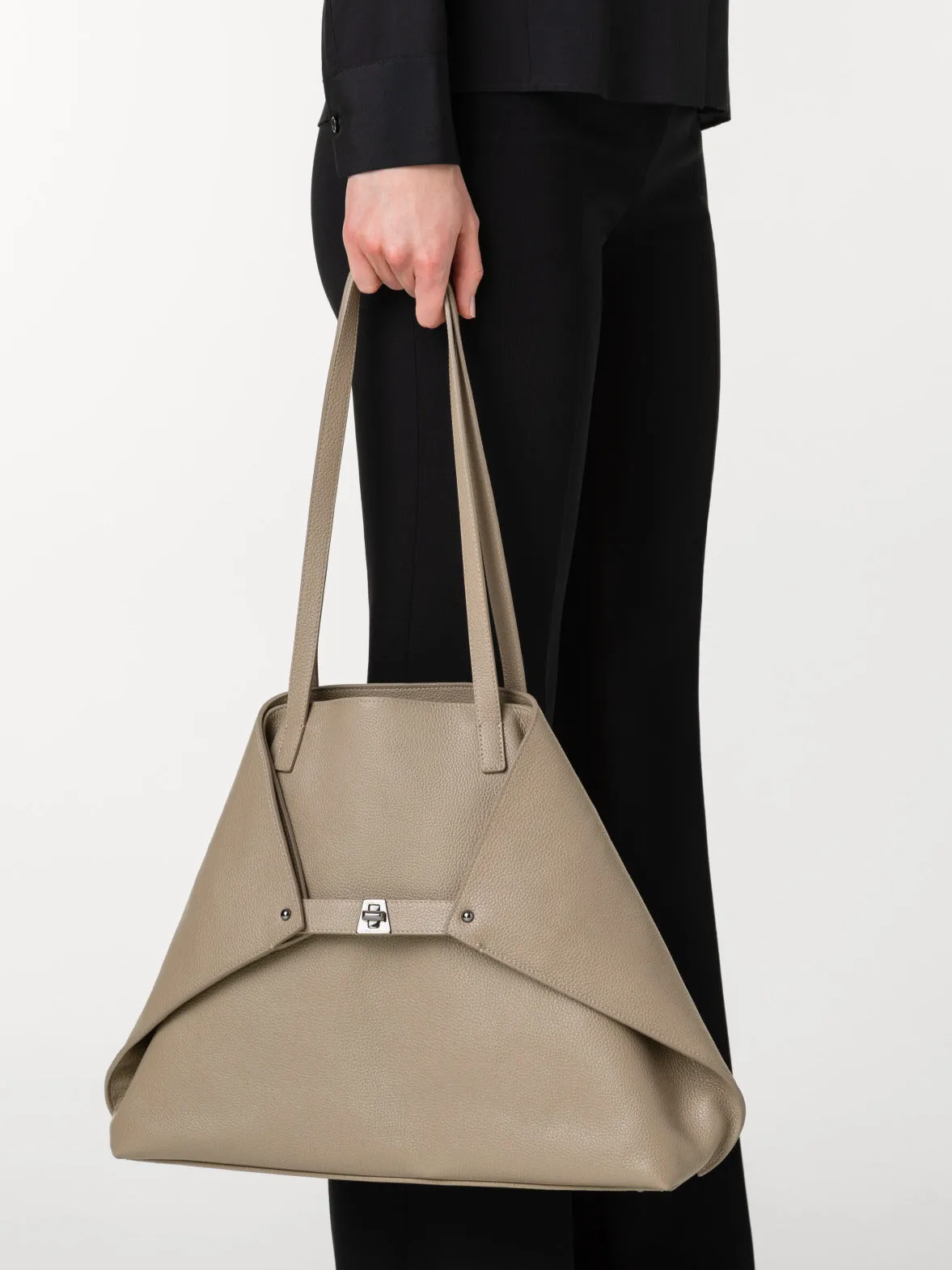 Ai Medium Shoulder Tote