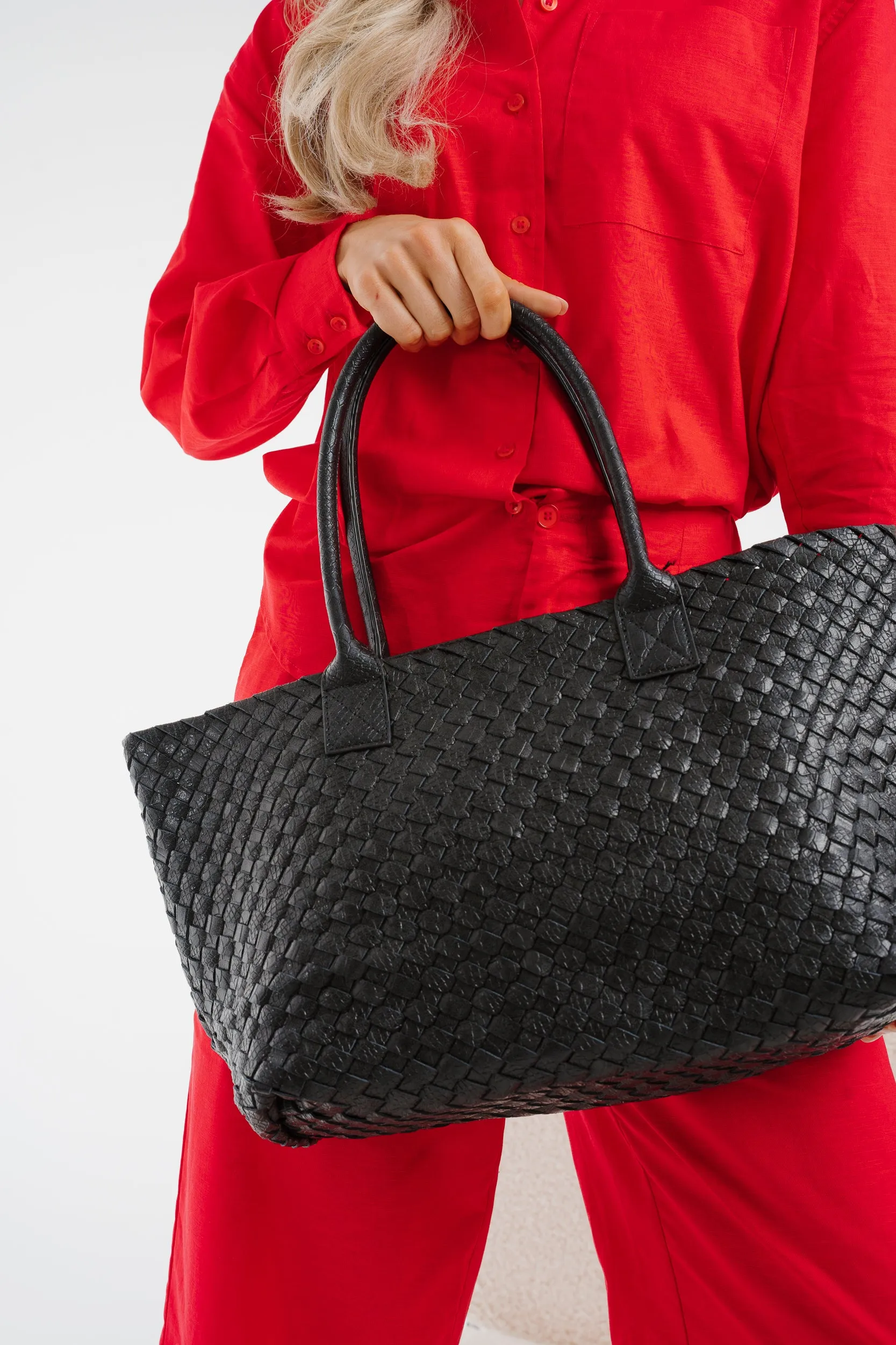 Beth Woven Tote Bag In Black