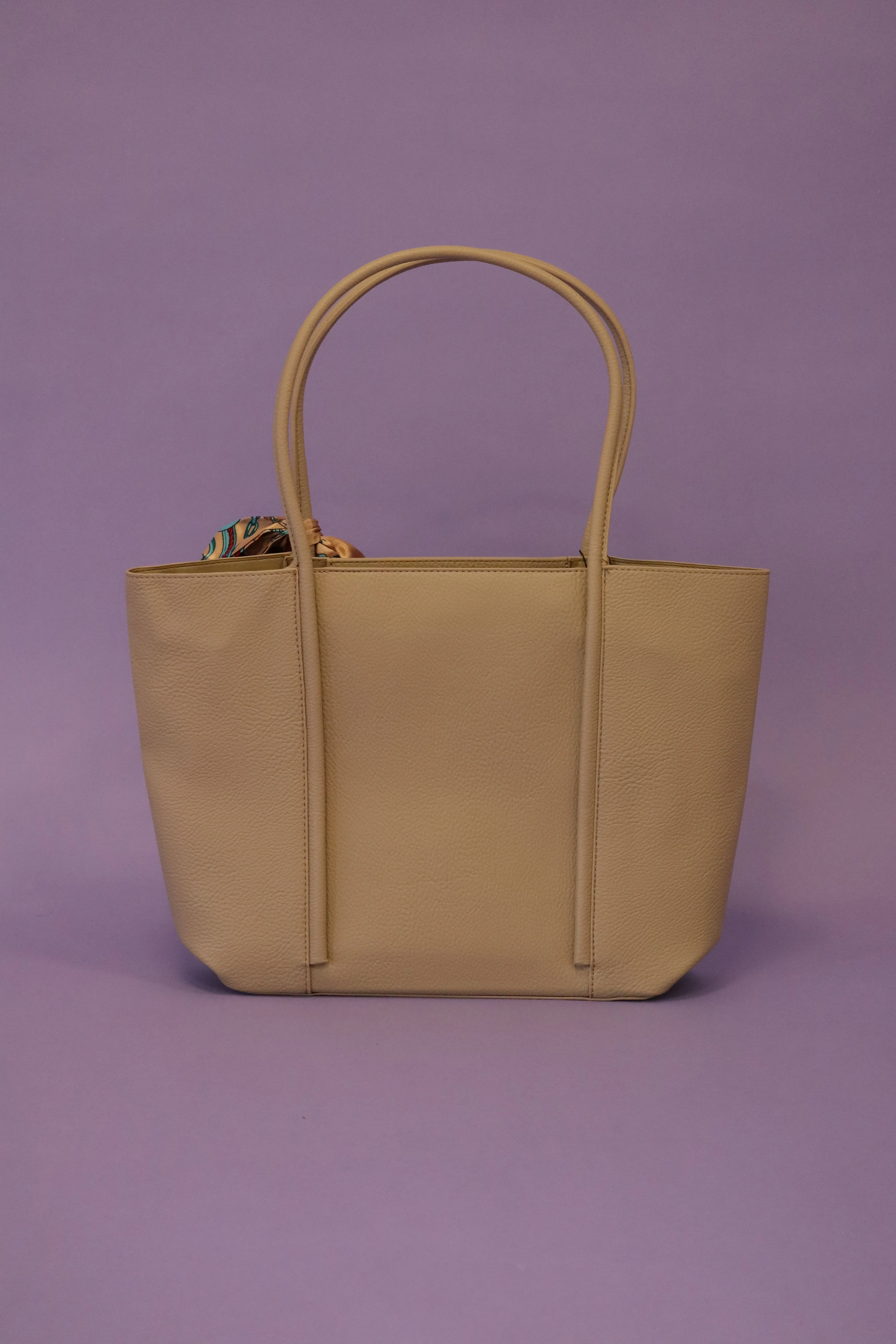 Bonnie Tote Handbag in Tan