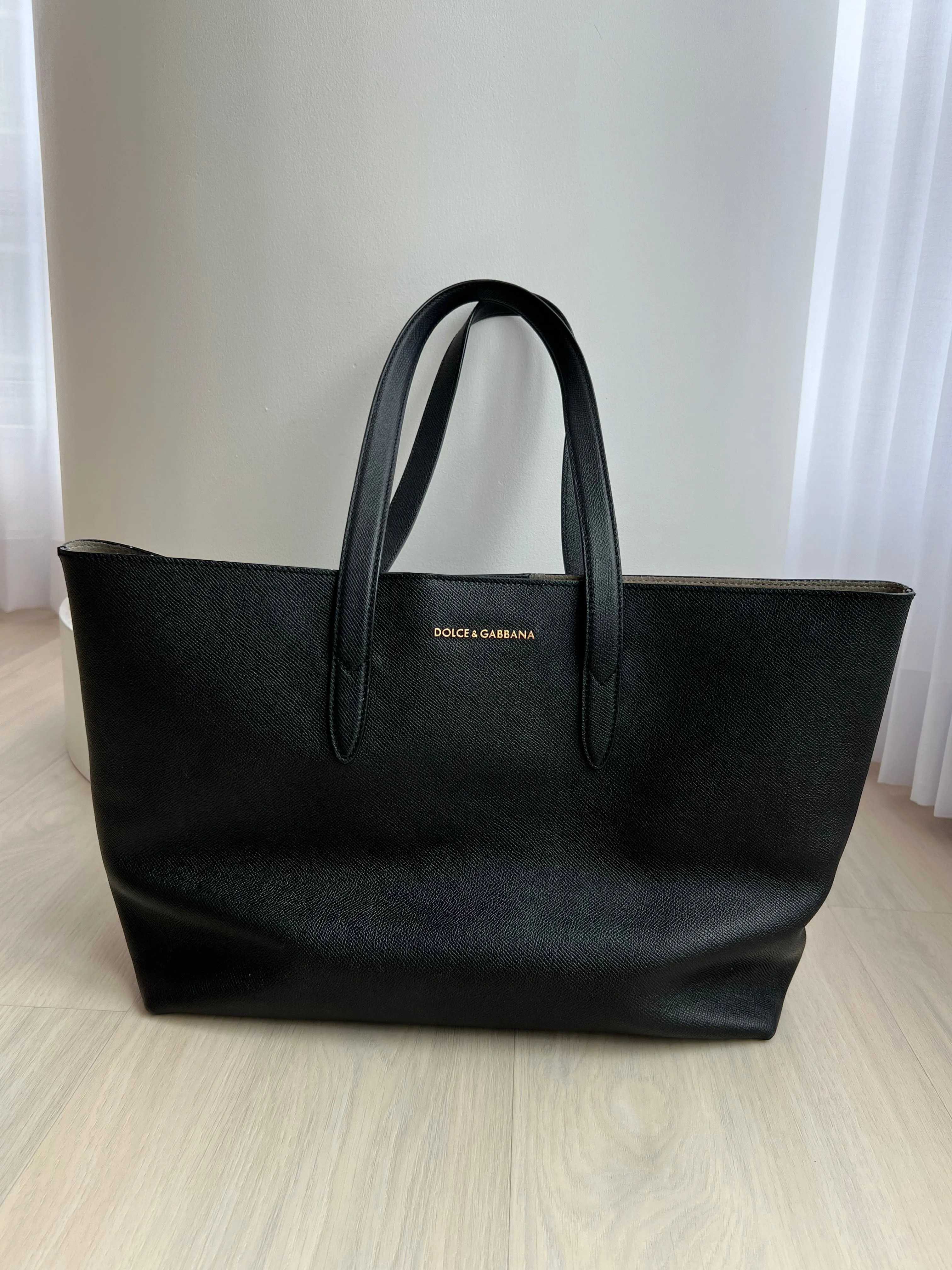 Stylish Dolce & Gabbana Black Leather Shoulder Tote Bag