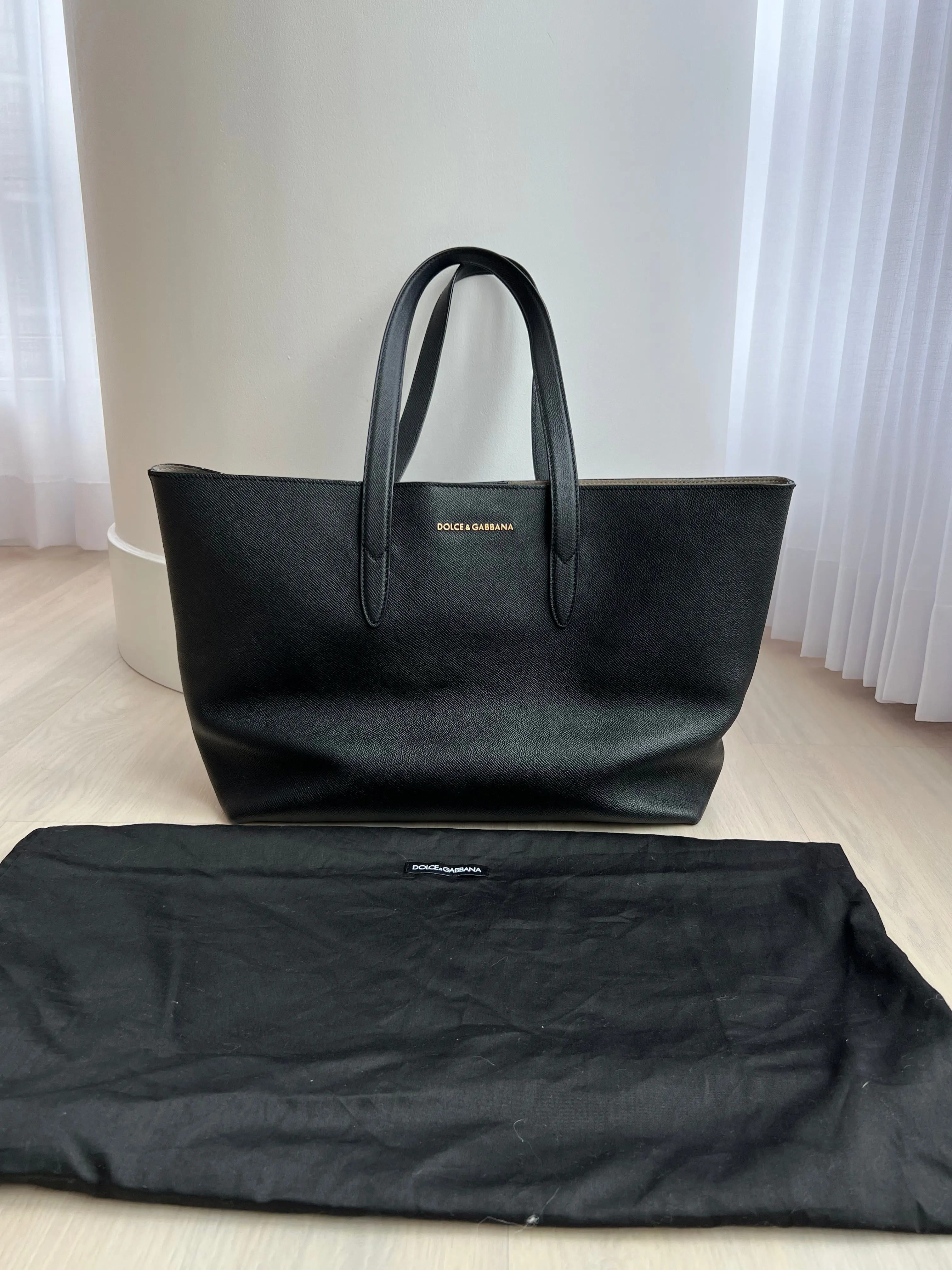 Stylish Dolce & Gabbana Black Leather Shoulder Tote Bag