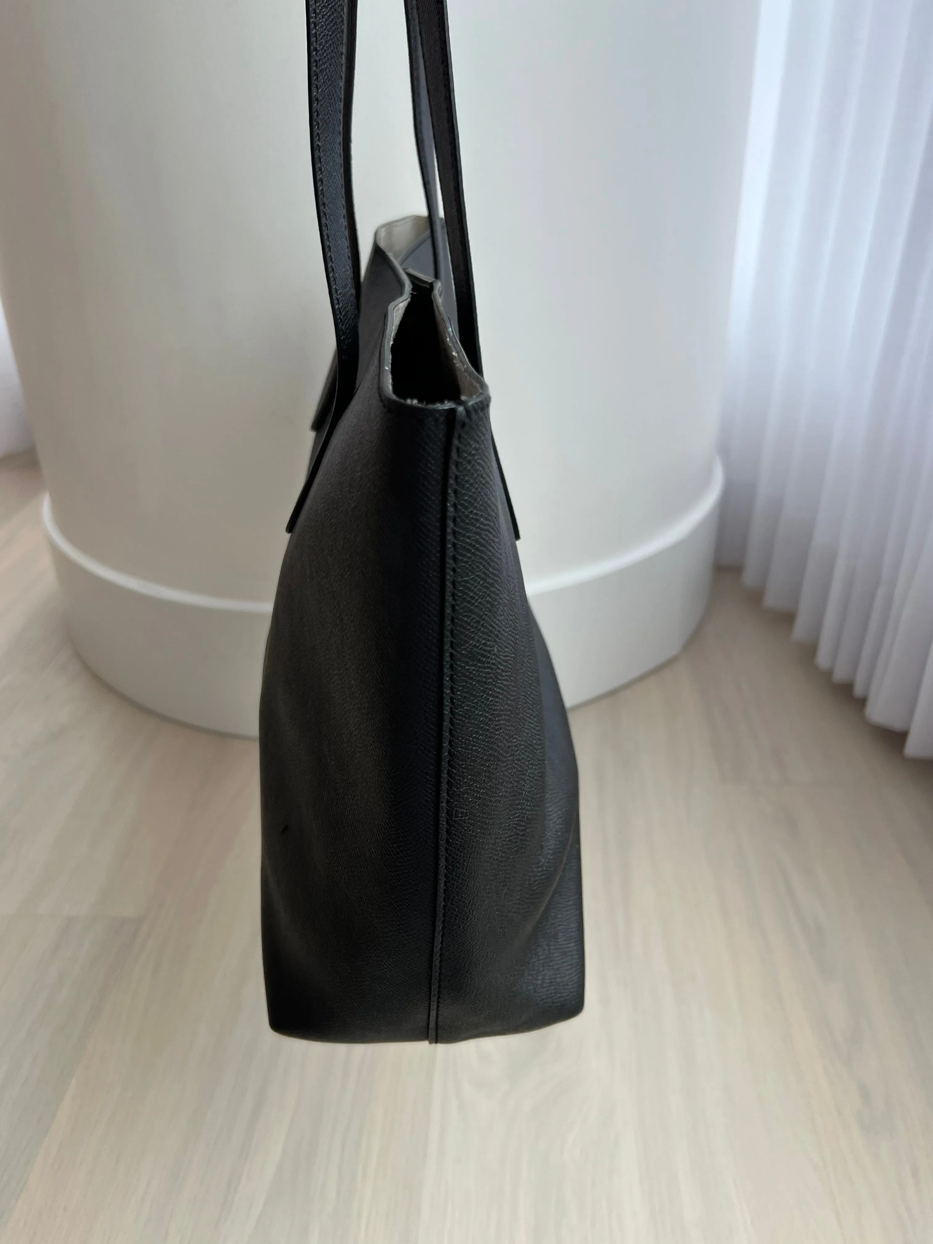 Stylish Dolce & Gabbana Black Leather Shoulder Tote Bag