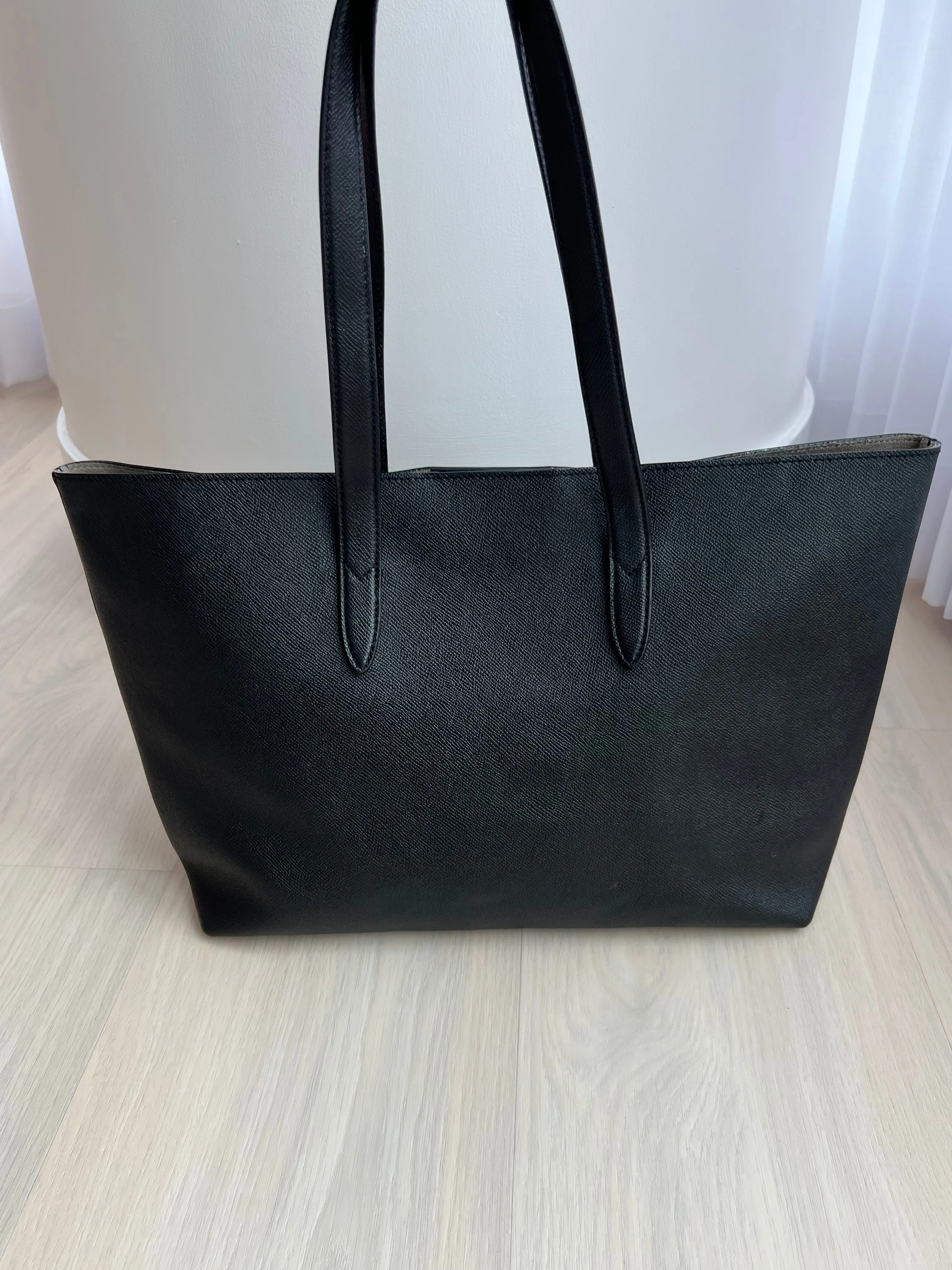 Stylish Dolce & Gabbana Black Leather Shoulder Tote Bag