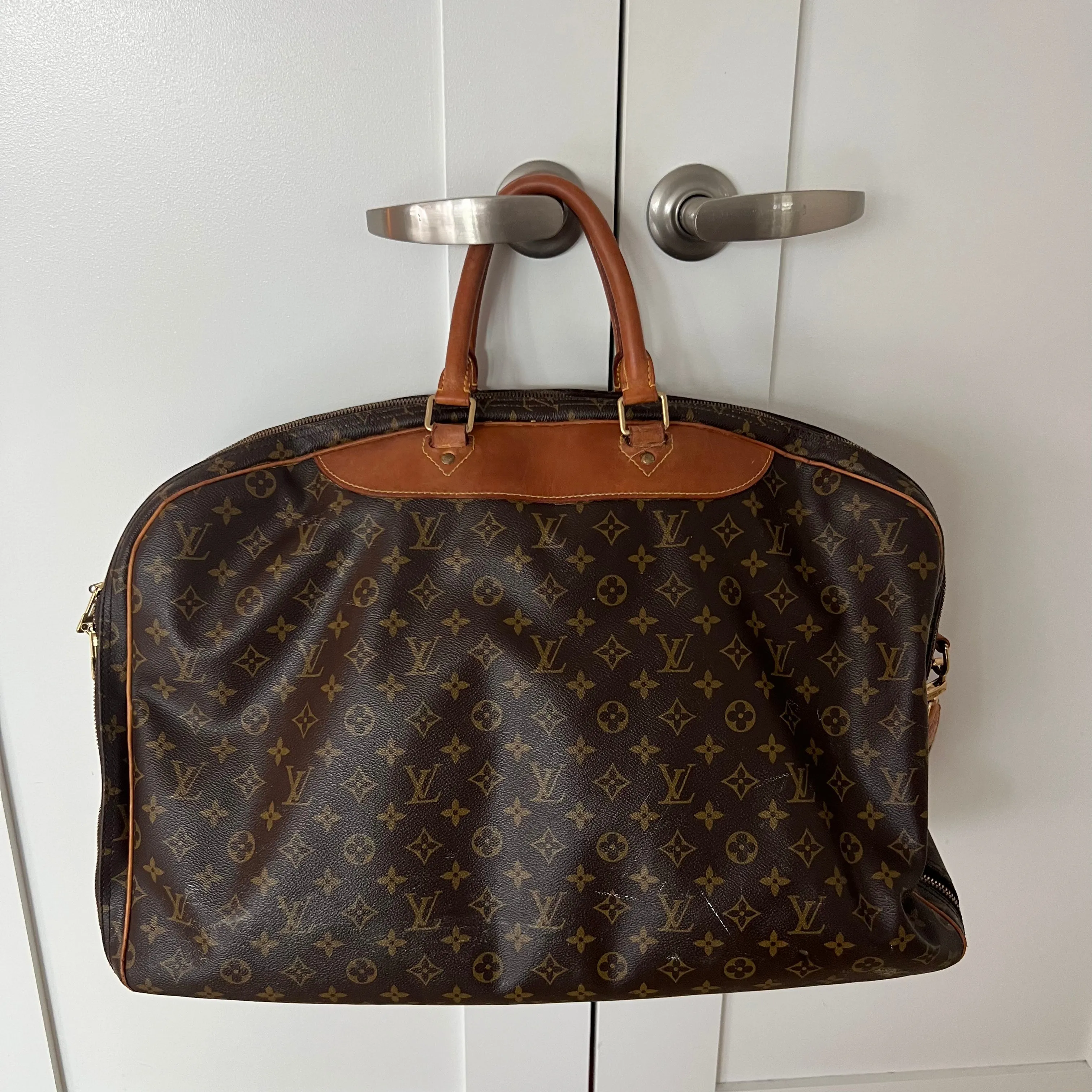 Louis Vuitton Alize Heures 24 Bag