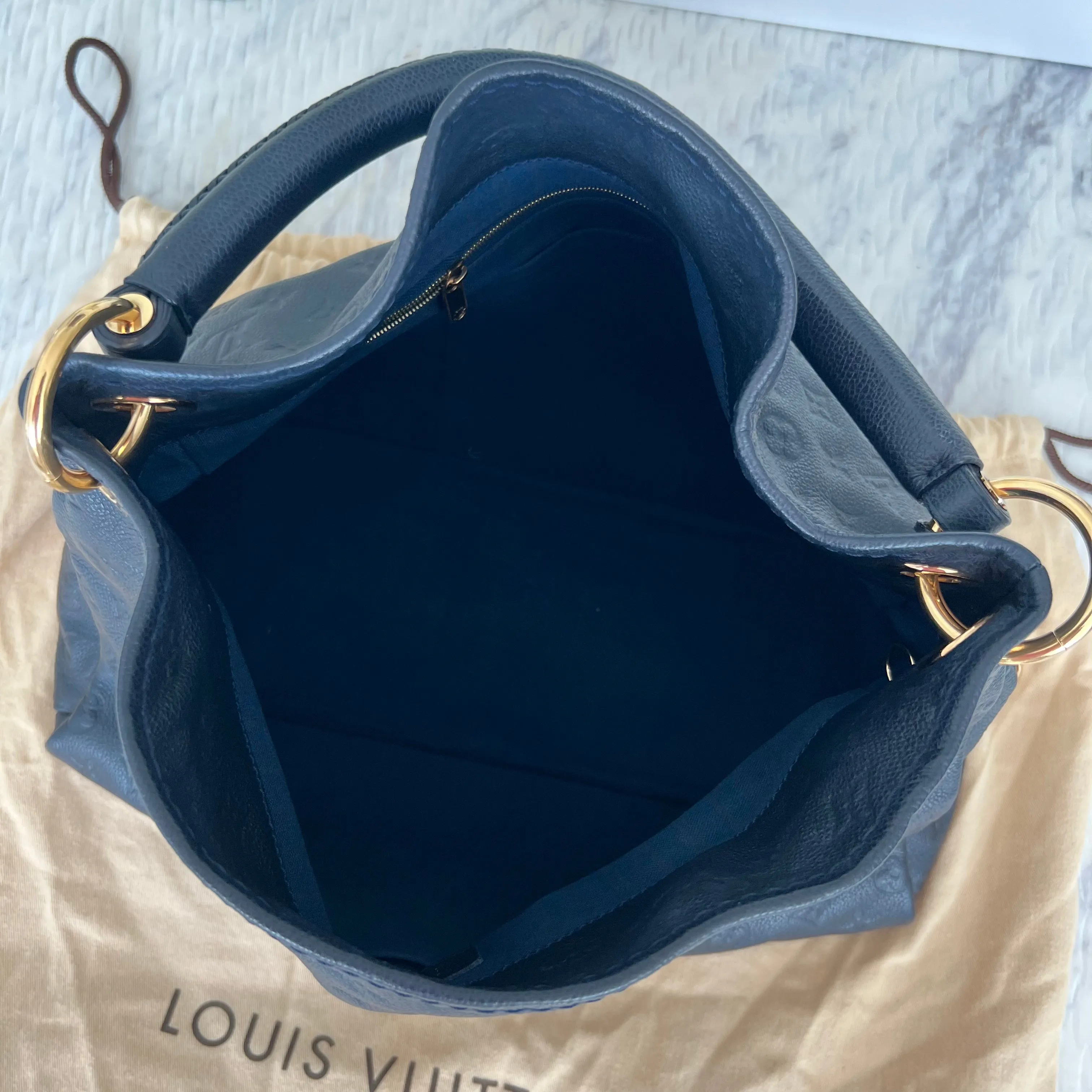 Louis Vuitton Artsy MM Bag