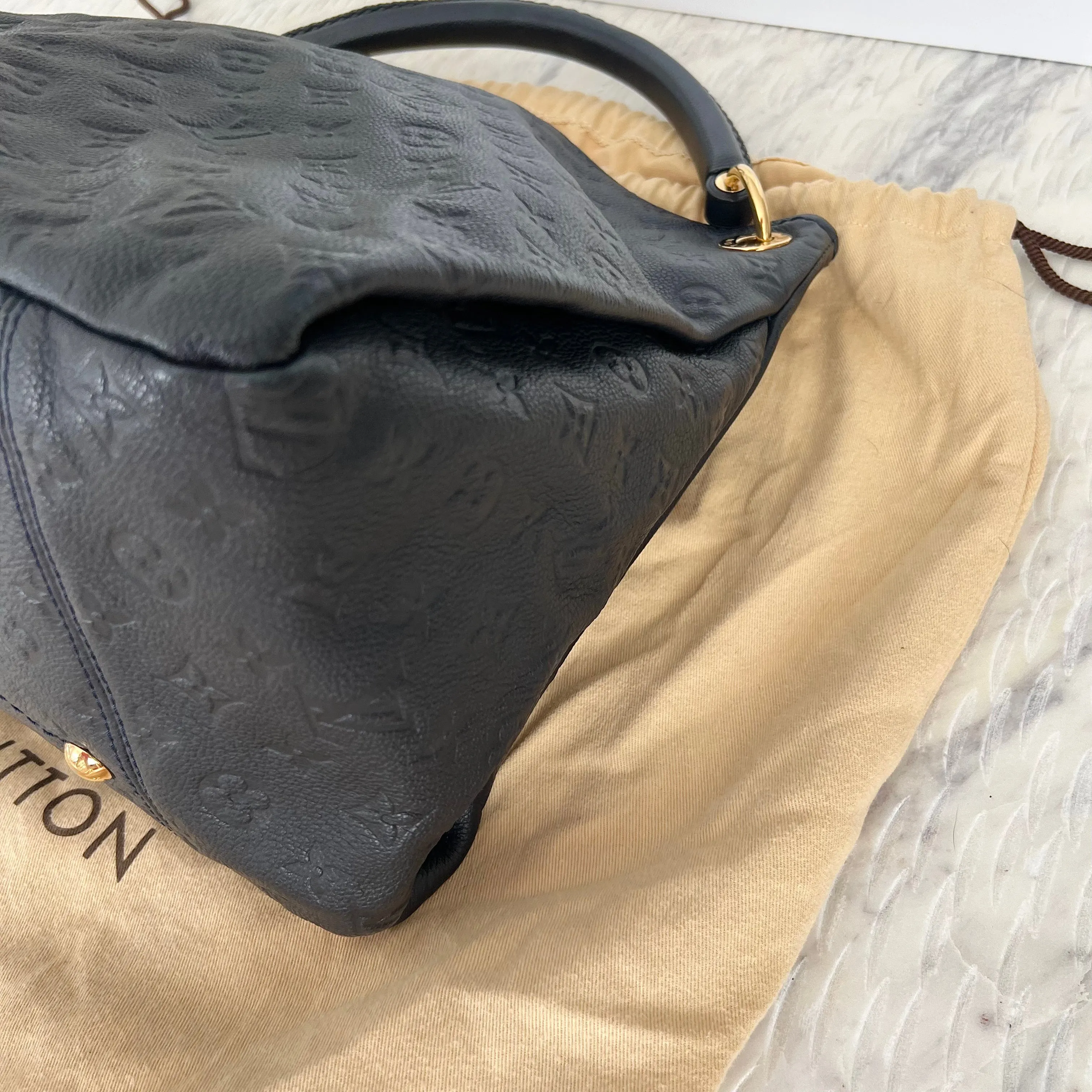 Louis Vuitton Artsy MM Bag