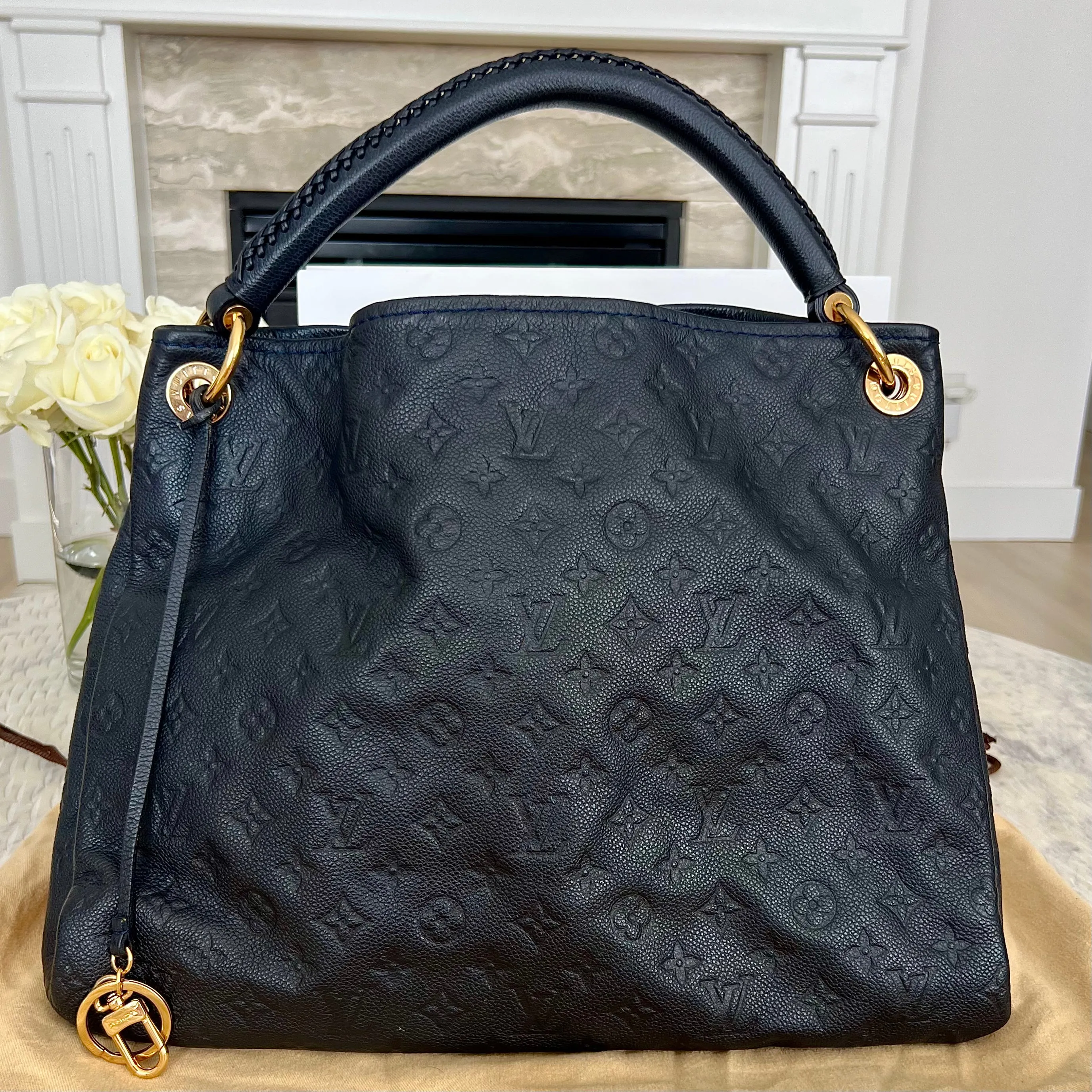 Louis Vuitton Artsy MM Bag