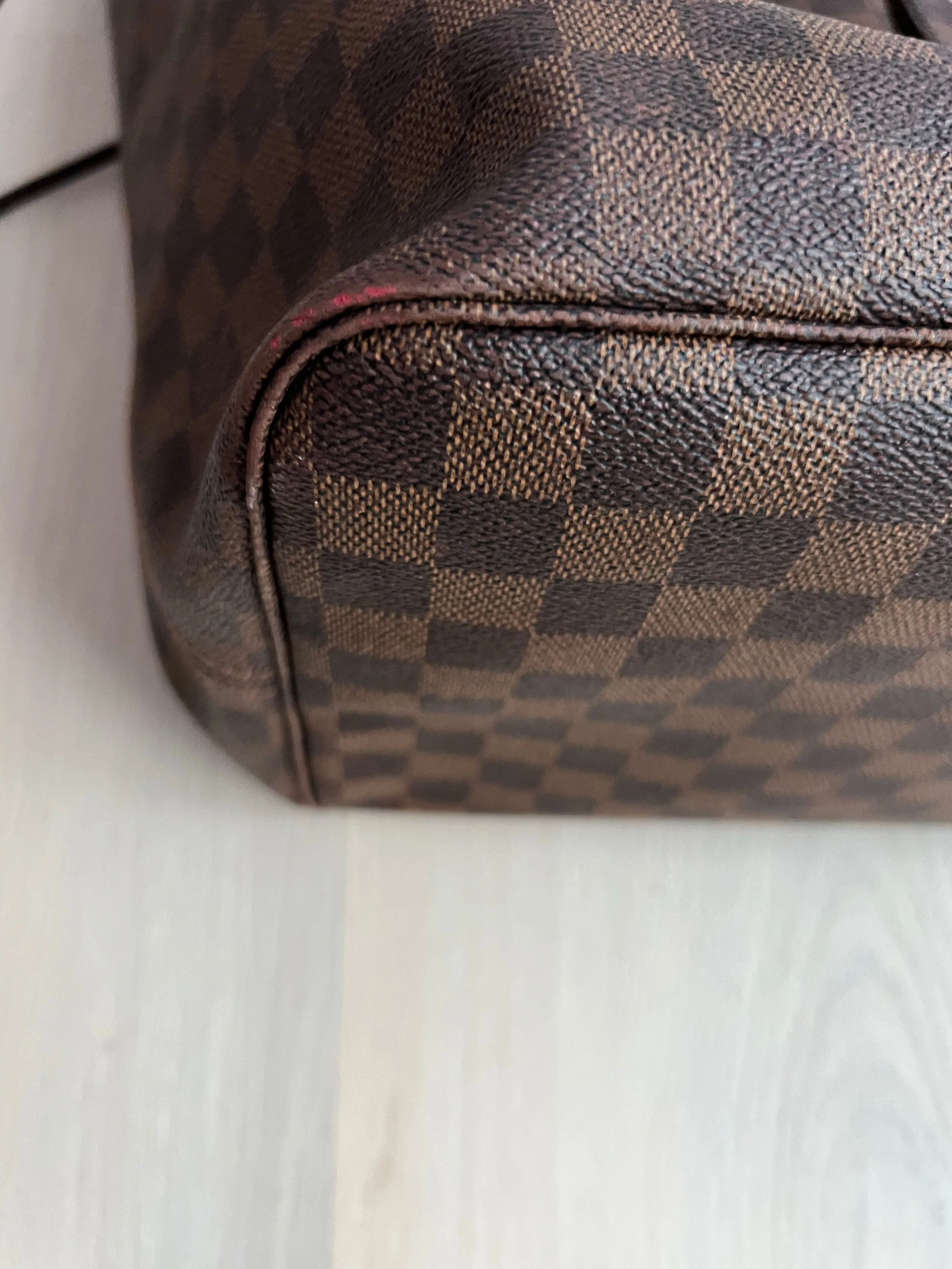 Louis Vuitton Neverfull Designer Tote Bag - Luxurious and Spacious