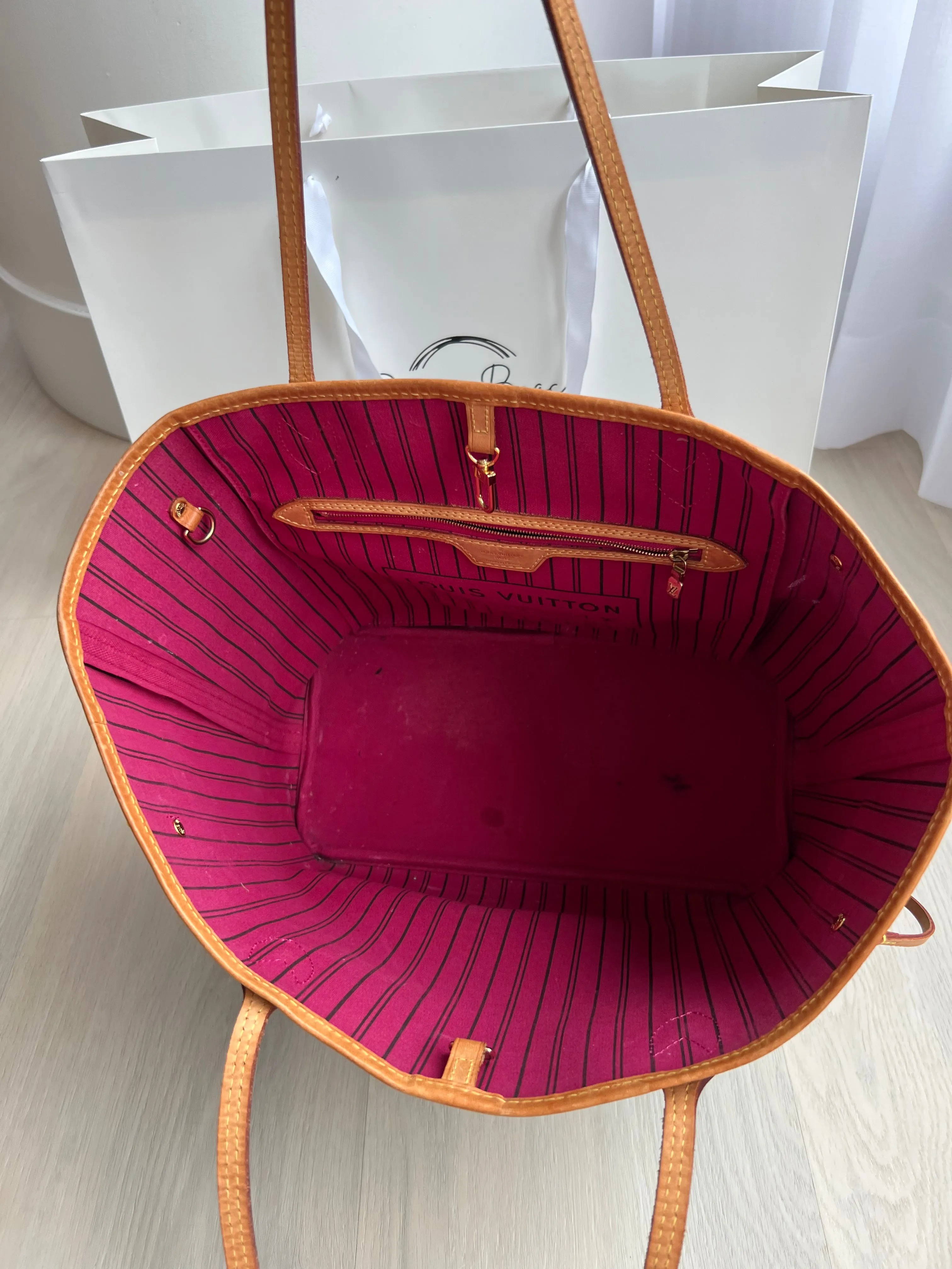 Louis Vuitton Neverfull Bag