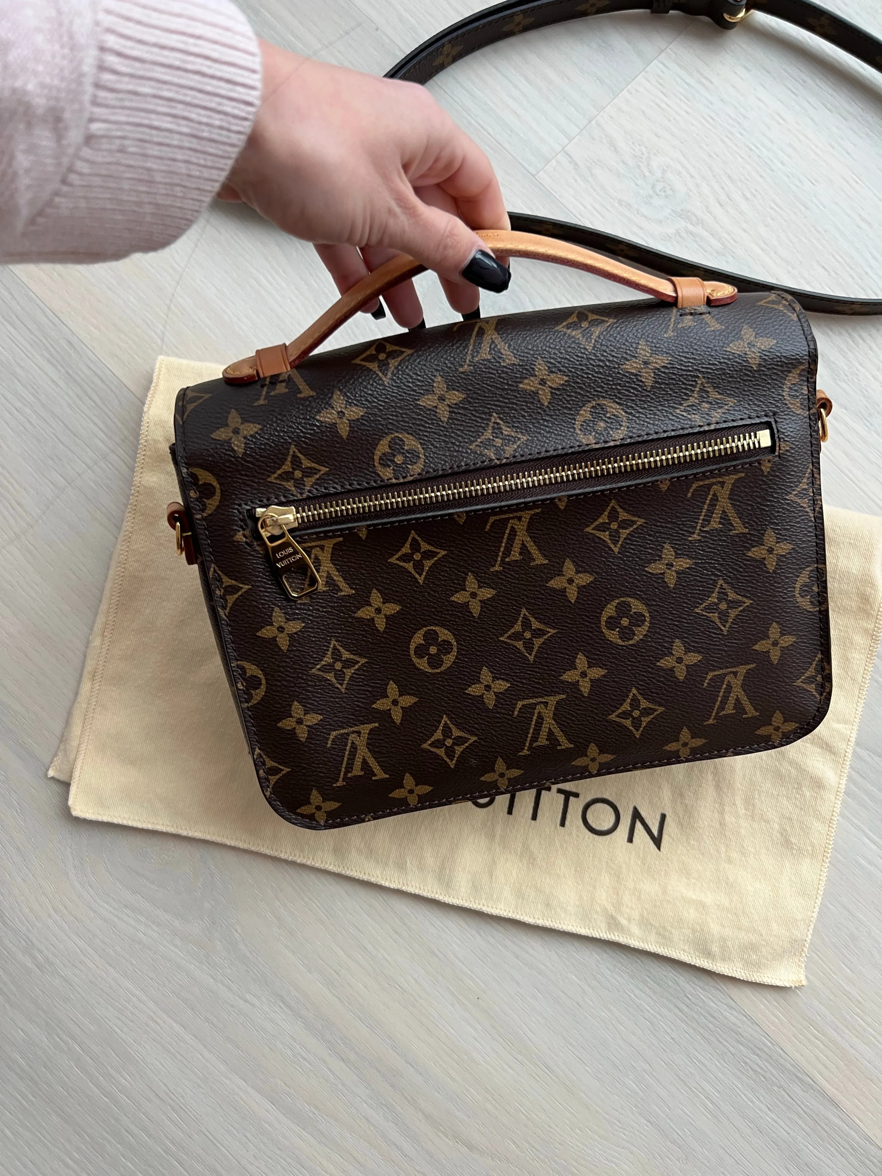 Louis Vuitton Pochette Metis Bag