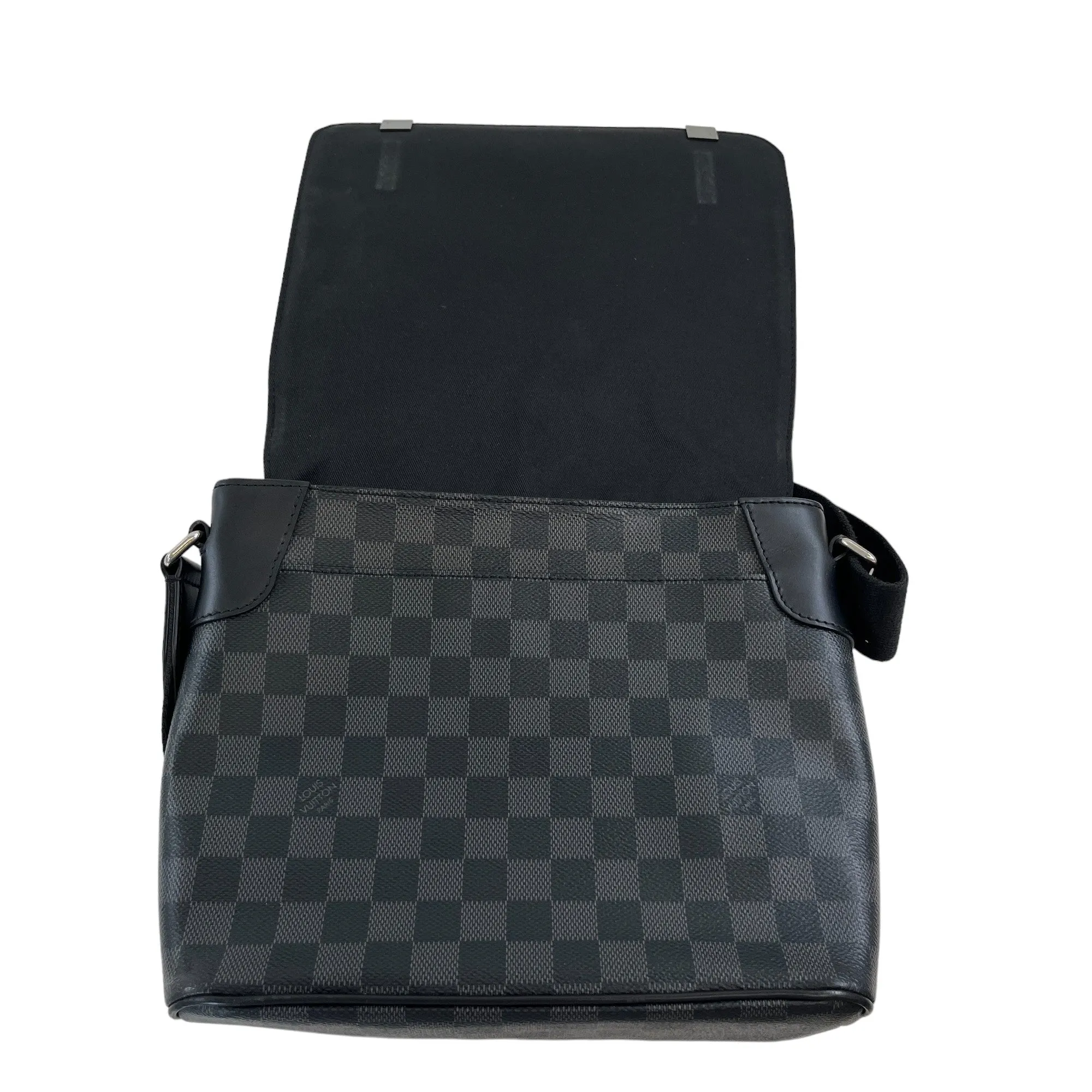 Men's District Pm Damier Graphite Messenger Bag Black