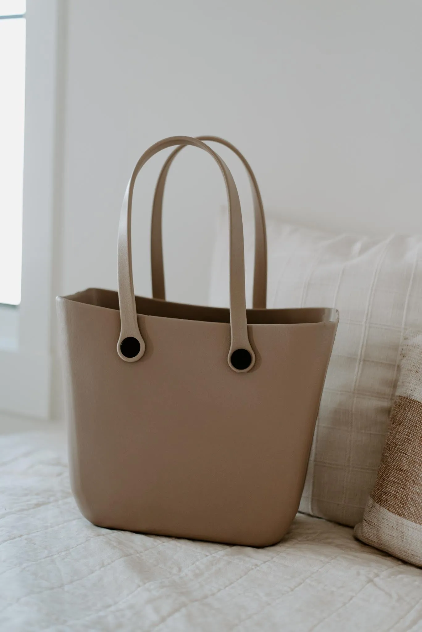 Vira Medium Versa Tote-Buttercream